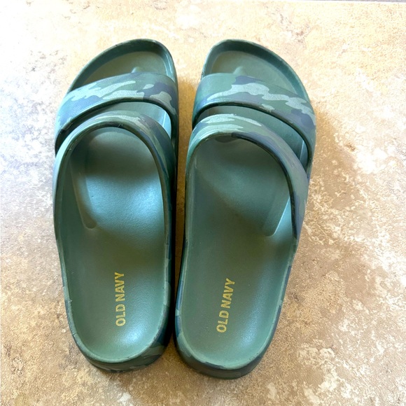 Old Navy Camo Sandals - Picture 3 of 4